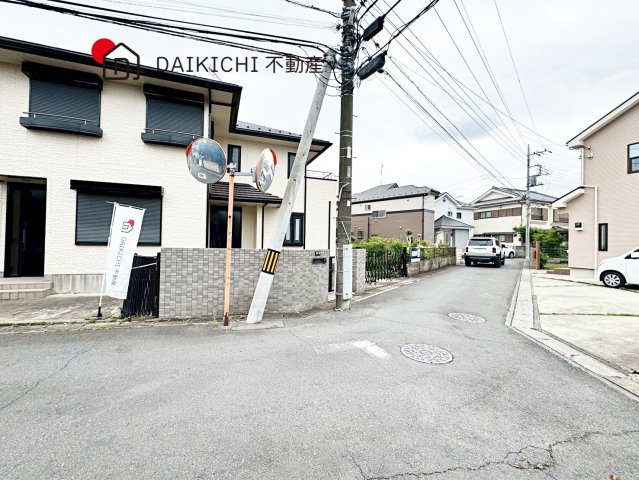 【前面道路含む現地写真】 | 鴻巣市神明町　中古戸建
