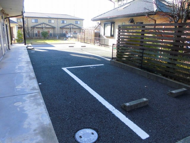 レオパレスアルキオネの駐車場