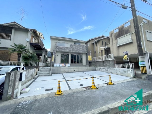 ★宇治市明星町　第2期　新築一戸建ての前面道路含む現地写真|周辺は閑静な住宅街！前面道路広々で車の出し入れも便利です。駐車が苦手な方でも安心して車庫入れできます！