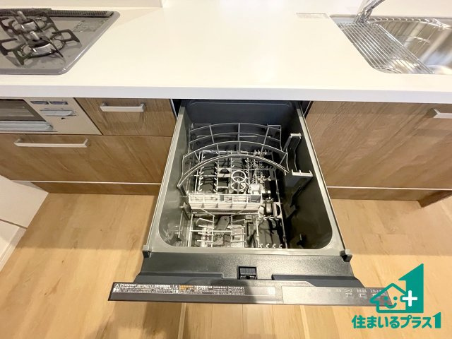 ★宇治市明星町　第2期　新築一戸建ての設備|食事後の一仕事、食器洗いをボタン一つでお任せできちゃいます！場所を取らないビルトイン式なので、お料理スペースもしっかり確保！
