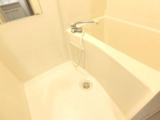 町田市小川６丁目のアパートの浴室