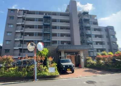 【現況写真】 | サンクレイドル八王子川口 | 景色重視でお家選ぶをするとスーパーが遠い！学校が遠い！など生活をするうえで利便性で困ることもあります。まず一度現地を見学する際に、周辺の施設などがあるかを確認し、暮らし始めた後のことを想像しましょう。