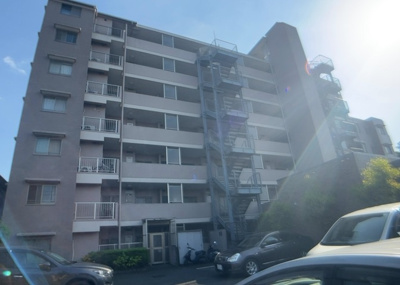 【構造・工法・仕様】 | サンクレイドル八王子川口 | ＲＣ造、Reinforced Concreteは直訳すると補強されたコンクリートです。主に柱や梁・床・壁が鉄筋とコンクリートで構成おり、鉄筋を組んだ型枠にコンクリートを流し込んで固めたものを指します。