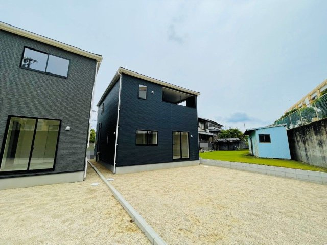 岡崎市細川町第15　新築分譲住宅　全2棟　2号棟の庭|お庭ではガーデニングやお子様の遊び場、バーベキューも楽しめます♪