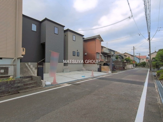 リーブルガーデン岡崎市緑丘-１号棟の前面道路含む現地写真