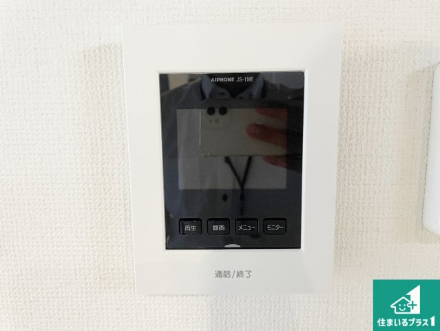 宇治市明星町　第2期　新築一戸建ての防犯設備|カラーモニターインターホン！声だけでなく来訪者の姿や顔がモニターで確認できるので、小さなお子様がいらっしゃるご家庭でも安心できます！