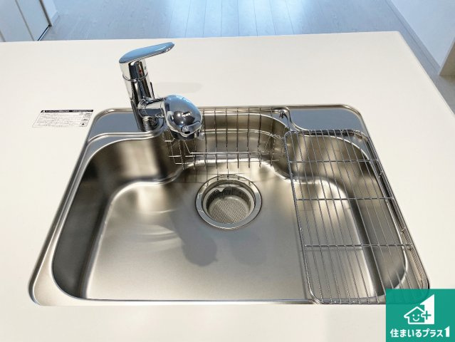 宇治市明星町　第2期　新築一戸建てのその他|蛇口の先端に浄水器を内蔵しています！原水と浄水、お湯と冷水、シャワーの切替えがワンタッチなので用途によって使い分けられます。