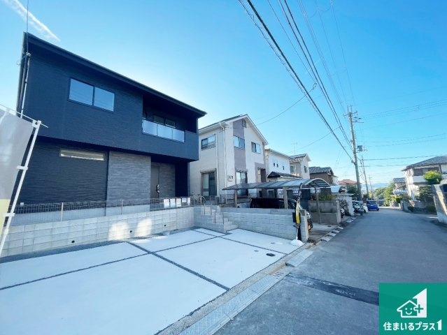宇治市明星町　第2期　新築一戸建ての前面道路含む現地写真|周辺は閑静な住宅街！前面道路広々で車の出し入れも便利です。駐車が苦手な方でも安心して車庫入れできます！