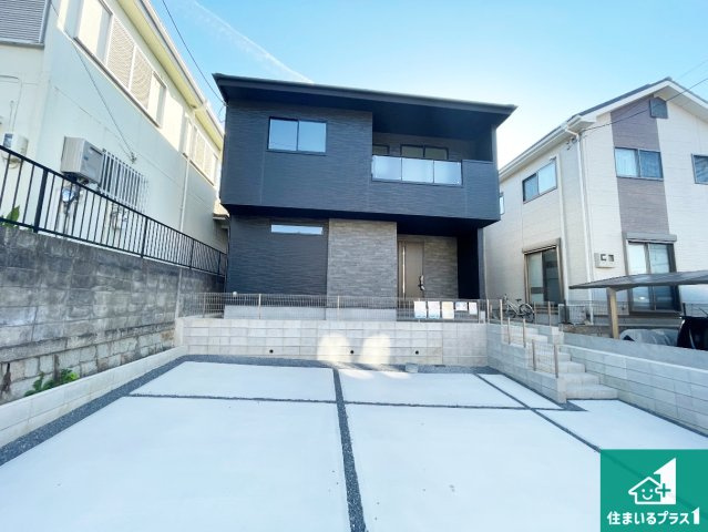 宇治市明星町　第2期　新築一戸建ての外観|前面道路は車の通りも少なくて安心です。