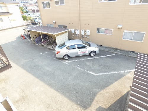 中尾弐番館Ｂ棟の駐車場
