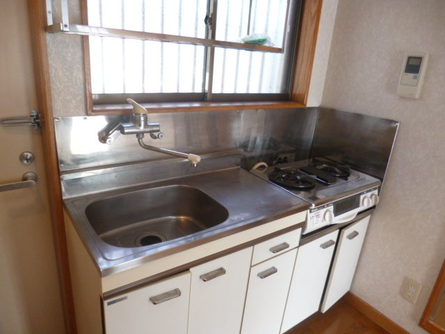 府中市小柳町３丁目のアパートのキッチン