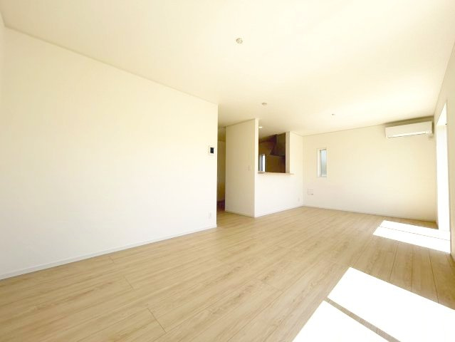 新築戸建て　上田市下之郷　全2棟の居間・リビング