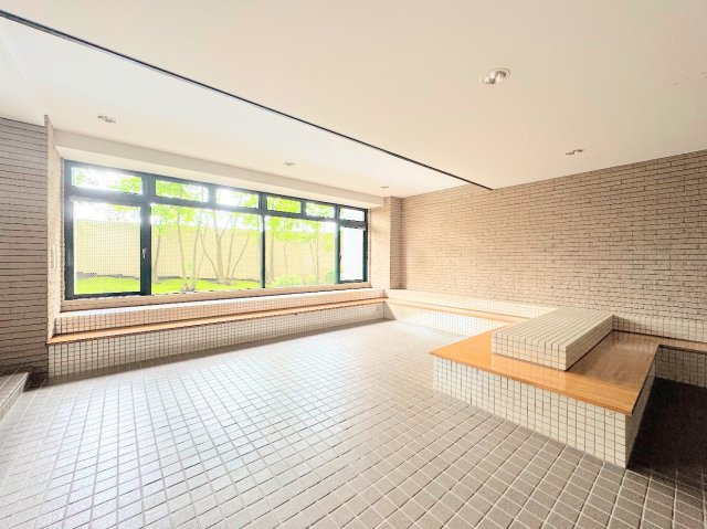 ブロードスクエア戸塚ウエストコートのロビー|◆当日見学のお受付もしております。お気軽に「045-825-3110」までお電話ください。