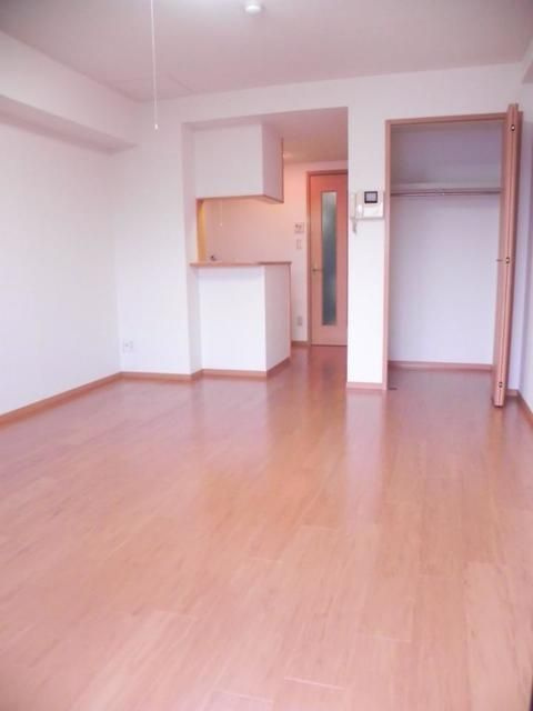 ホワイト　ウッドの寝室