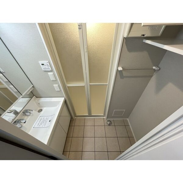 UN ROOMの独立洗面台