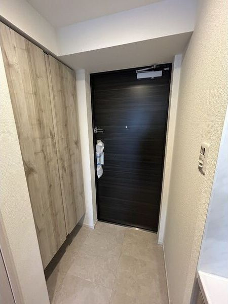 S-RESIDENCE桜本町awesomeの玄関