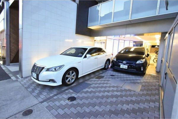 パラッツォ・スペチアーレの駐車場