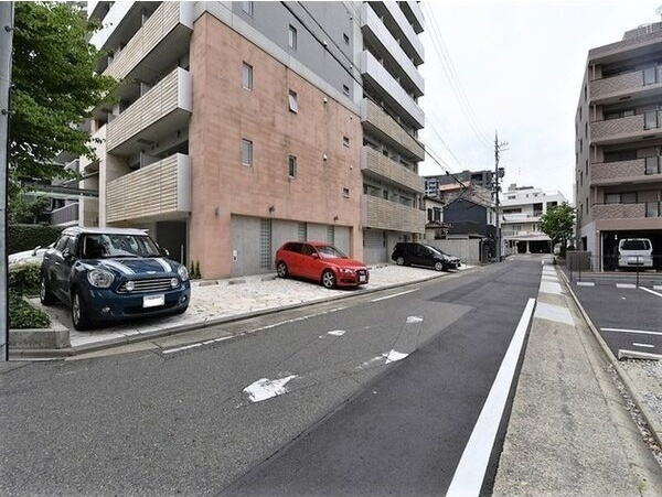 泉アパートメントの駐車場