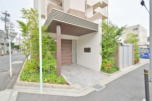 セレニティー金山のエントランス