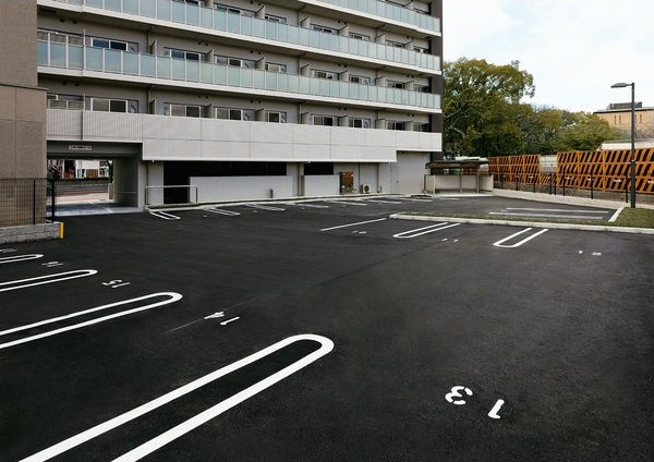 リシュドール鶴舞公園の駐車場