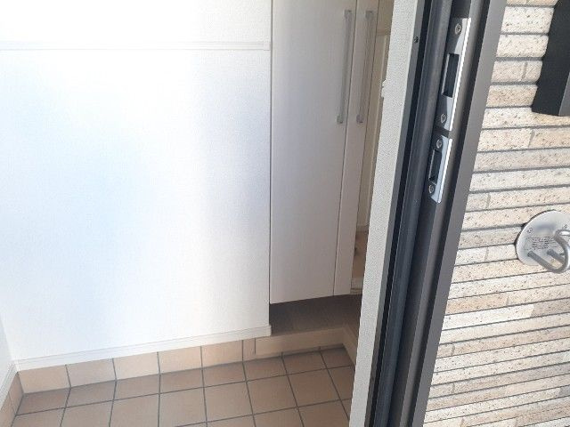 プランドール日比野の玄関