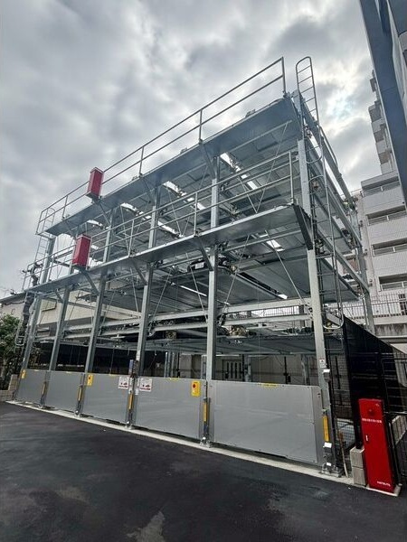 プレサンスレイズ桜山EASTの駐車場