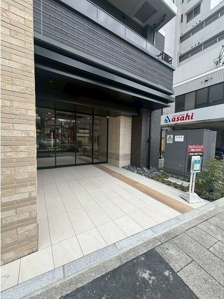 プレサンスレイズ桜山EASTのエントランス