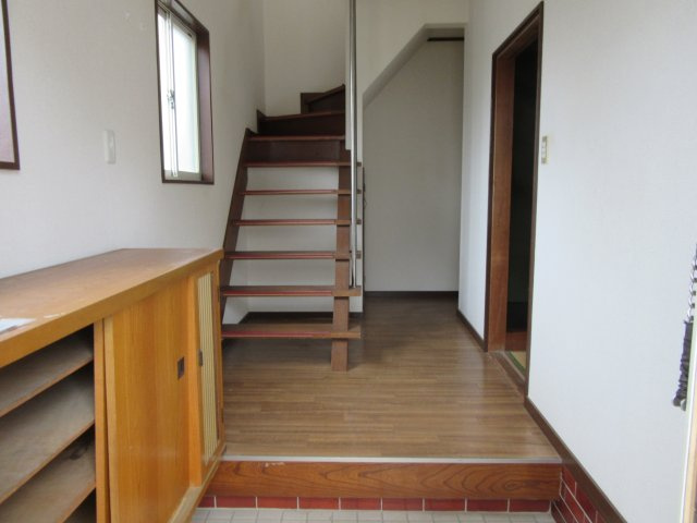 富士原町貸住宅の玄関