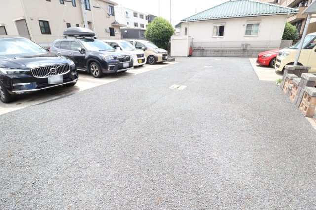 ラヴィエールの駐車場