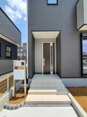 八潮市　八潮7丁目　新築戸建　全4棟の玄関|施工例です