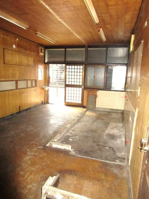 天道町２－１１貸倉庫の内装