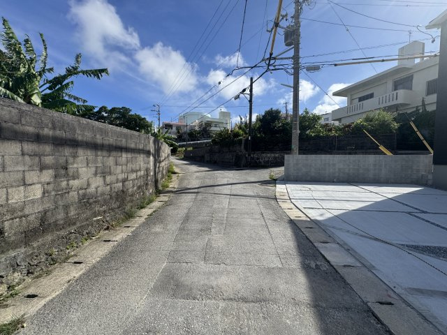 豊見城市豊見城（全4棟）1・3号棟の前面道路含む現地写真|※南東側4m～5.6m道路♪