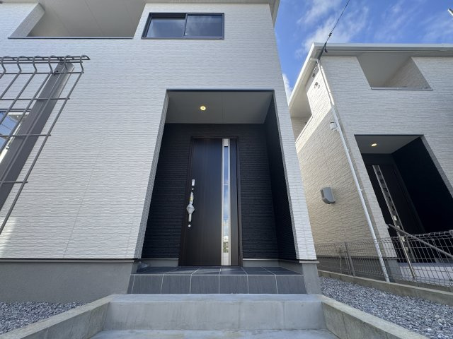 豊見城市豊見城（全4棟）1・3号棟の玄関|3号棟　スマートキー付き♪