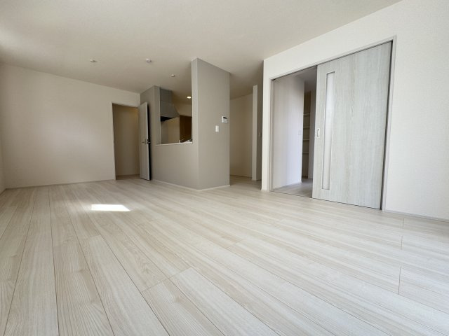 豊見城市豊見城（全4棟）1・3号棟の居間・リビング|3号棟　LDK17帖♪