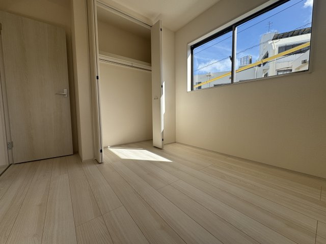 豊見城市豊見城（全4棟）1・3号棟の洋室|3号棟　洋室5.3帖＋CL付き♪