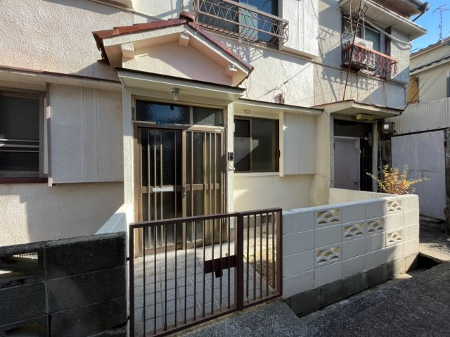 泉が丘５丁目戸建のエントランス