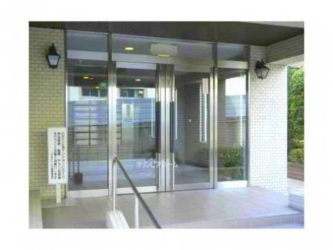 コスモウィル大島　6階　リ　フォーム済のエントランス