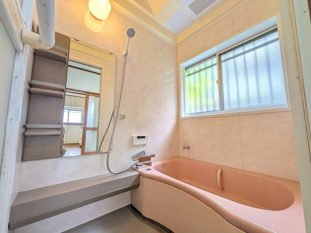 八王子市　初沢町　中古戸建ての浴室|～のびのびくつろげるバスルーム　１日の締めくくりに癒やしのバスタイムを～