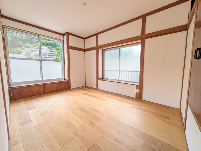 八王子市　初沢町　中古戸建ての子供部屋|～2階6.0帖の洋室　出窓のあるお部屋です～