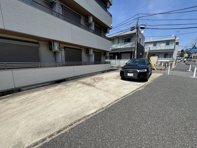 サンレジデンスの駐車場