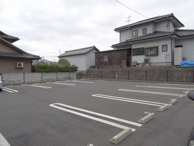 シェル　フィーユの駐車場