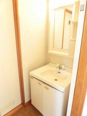 【独立洗面台】 | オリエントハイツB | ※同タイプの別の部屋の写真です。