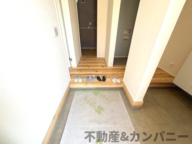 空港通7丁目の新築のおうち　松山市空港通7丁目新築戸建の玄関|玄関です