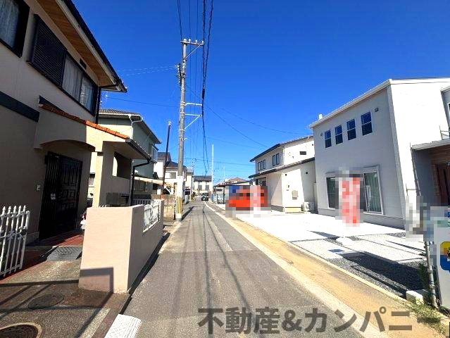 空港通7丁目の新築のおうち　松山市空港通7丁目新築戸建の前面道路含む現地写真|前面道路含む現地写真です