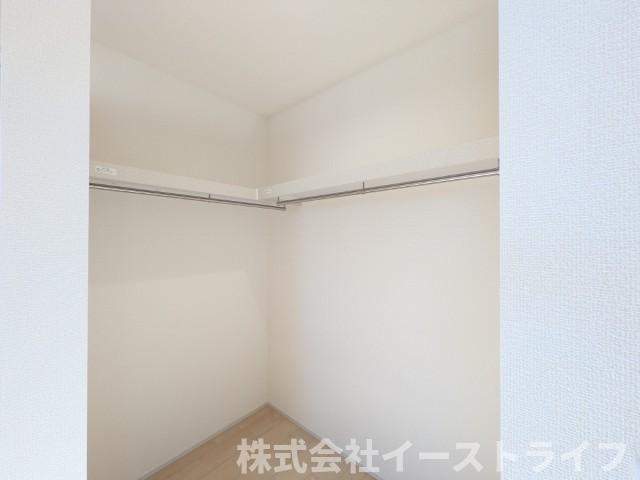 【新築戸建】　いわき市平祢宜町1期　全2棟　長期優良住宅の収納|2号棟写真　ウォークインクローゼットは洋服だけではなく、スーツケースなどの大きな荷物も収納できるので大変便利です。