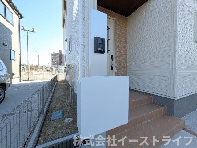 【新築戸建】　いわき市平祢宜町1期　全2棟　長期優良住宅のセキュリティ|2号棟写真　郵便受けにはＴＶモニター付きインターホンが完備されています
