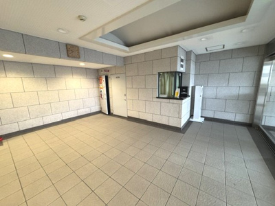 【エントランス】 | コスモヒルズ北野田 | 広々としたエントランスホール！ゆとりある共有スペースも魅力の一つ。内覧をご希望の際はお気軽にお電話ください！