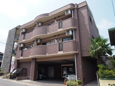 グランシャリオ東鳴水の外観