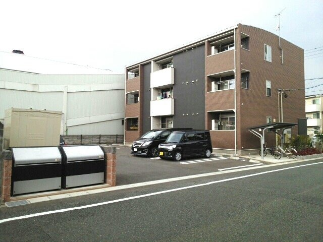 サンシャイン・穴生の駐車場