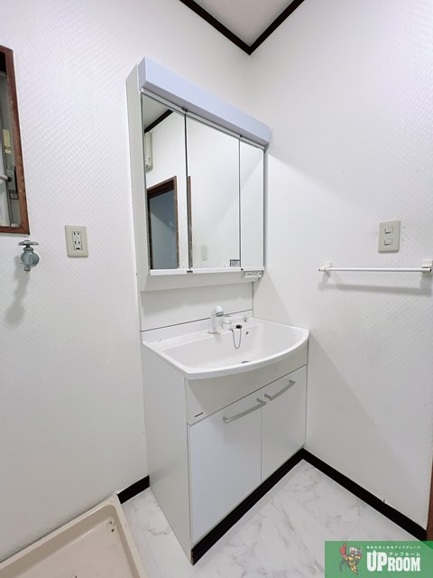 小針梅木戸建の洗面所